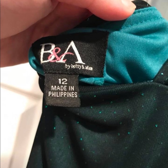 Formal dress - Picture 3 of 3